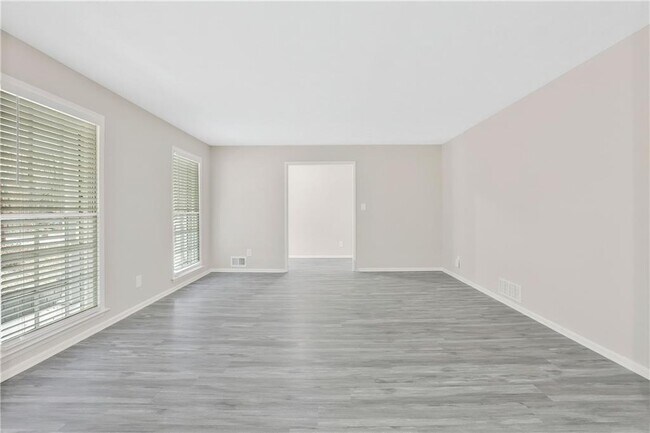 Building Photo - 3325 Kingfisher Dr