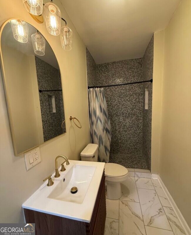 Building Photo - 1097 Fortress Ave SW