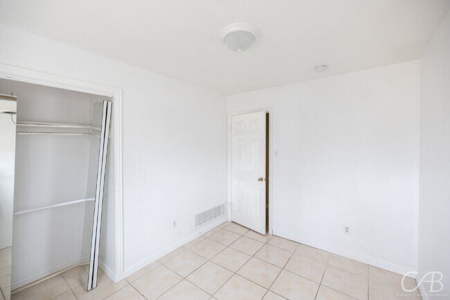 Building Photo - 2902 Bennett Dr