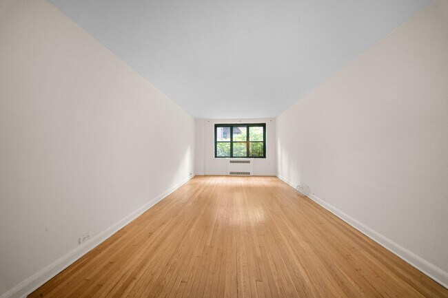 Building Photo - 78-10 34th Ave