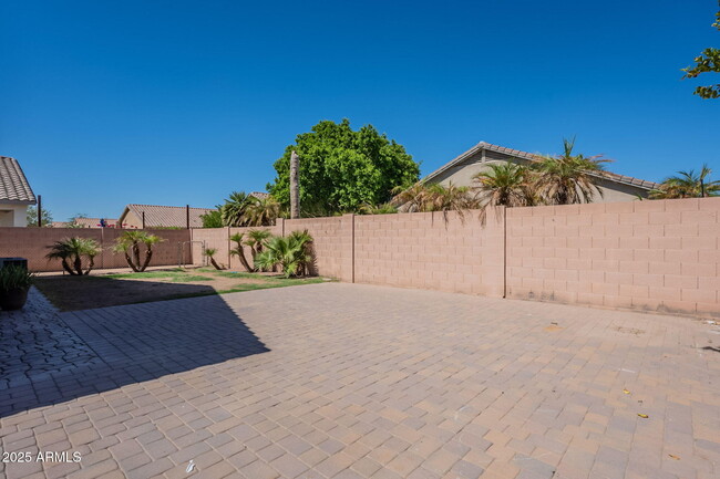 Building Photo - 11820 W Cambridge Ave