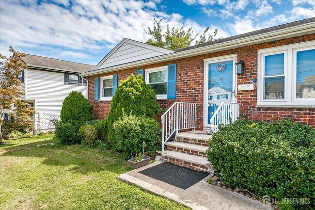 Building Photo - 9 Wedgewood Dr