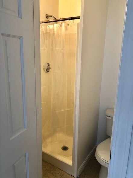 Building Photo - 405 Beacon St