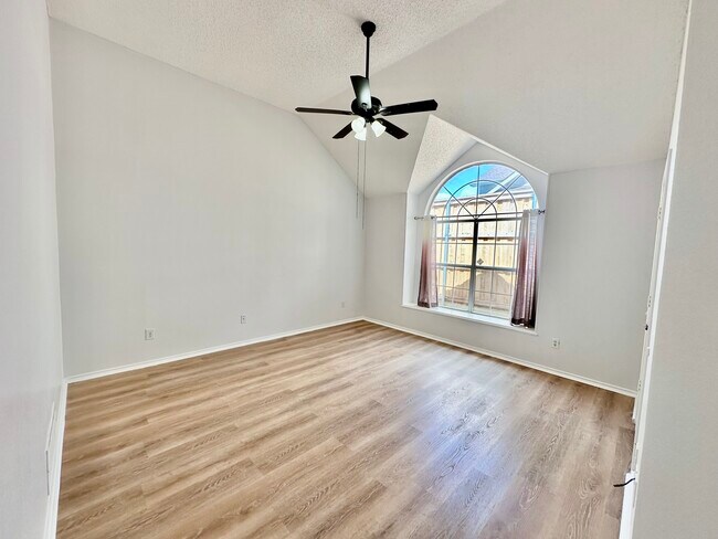 Building Photo - 1301 Royal Palm Ln