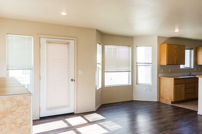 Building Photo - Garfield Duplex 5