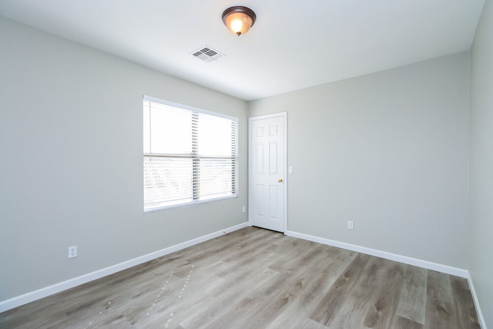 Building Photo - 3277 S Chaparral Rd