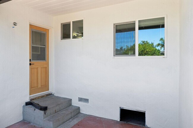 Building Photo - 1120 Davis St