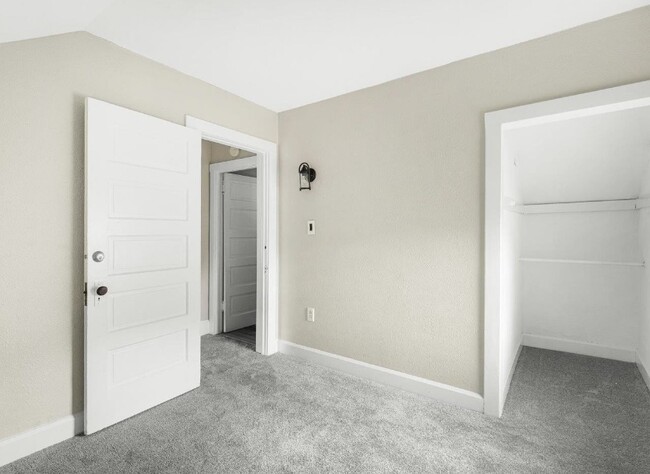 Primary Photo - 1311 Benton St