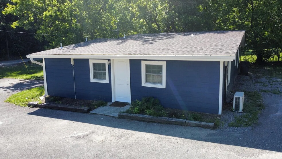 Primary Photo - 606 Lester Rd