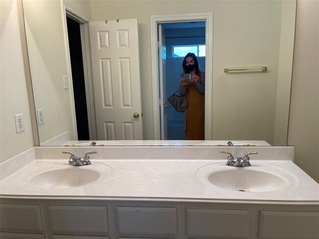 Building Photo - 9410 Creek Vine Dr