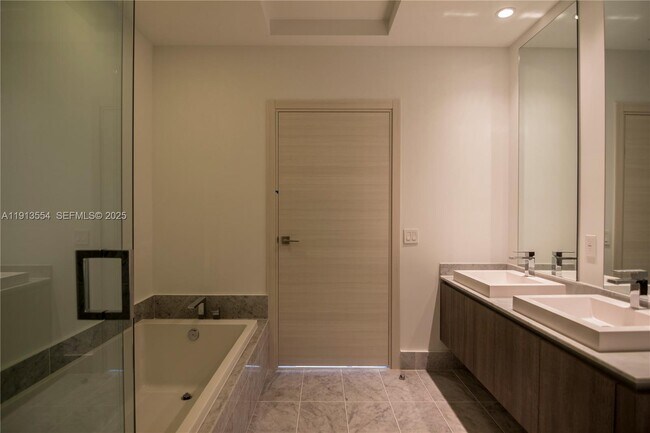 Building Photo - 801 S Miami Ave