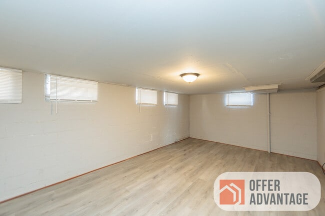 Building Photo - 3026 Torrington Ave