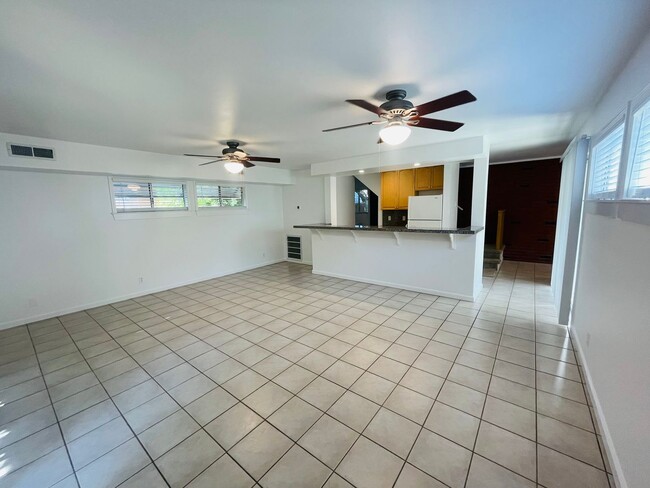 Building Photo - 2/1 rear unit in Land Park