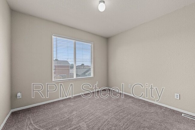 Building Photo - 2238 Meadowlark Ln