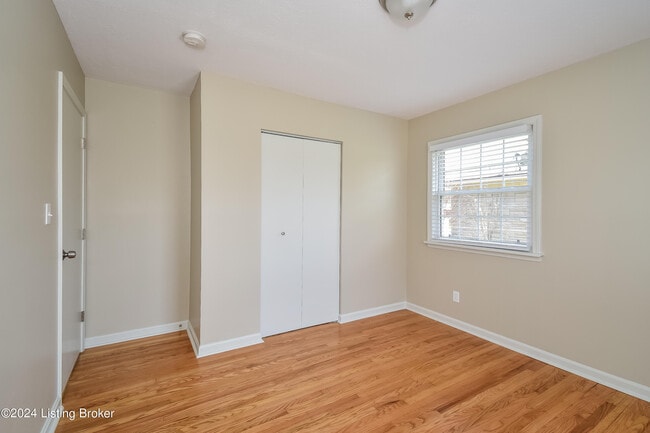 Building Photo - 6201 W Pages Ln