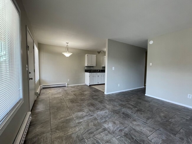 Building Photo - Now renting 1 bedroom Condo Downstairs