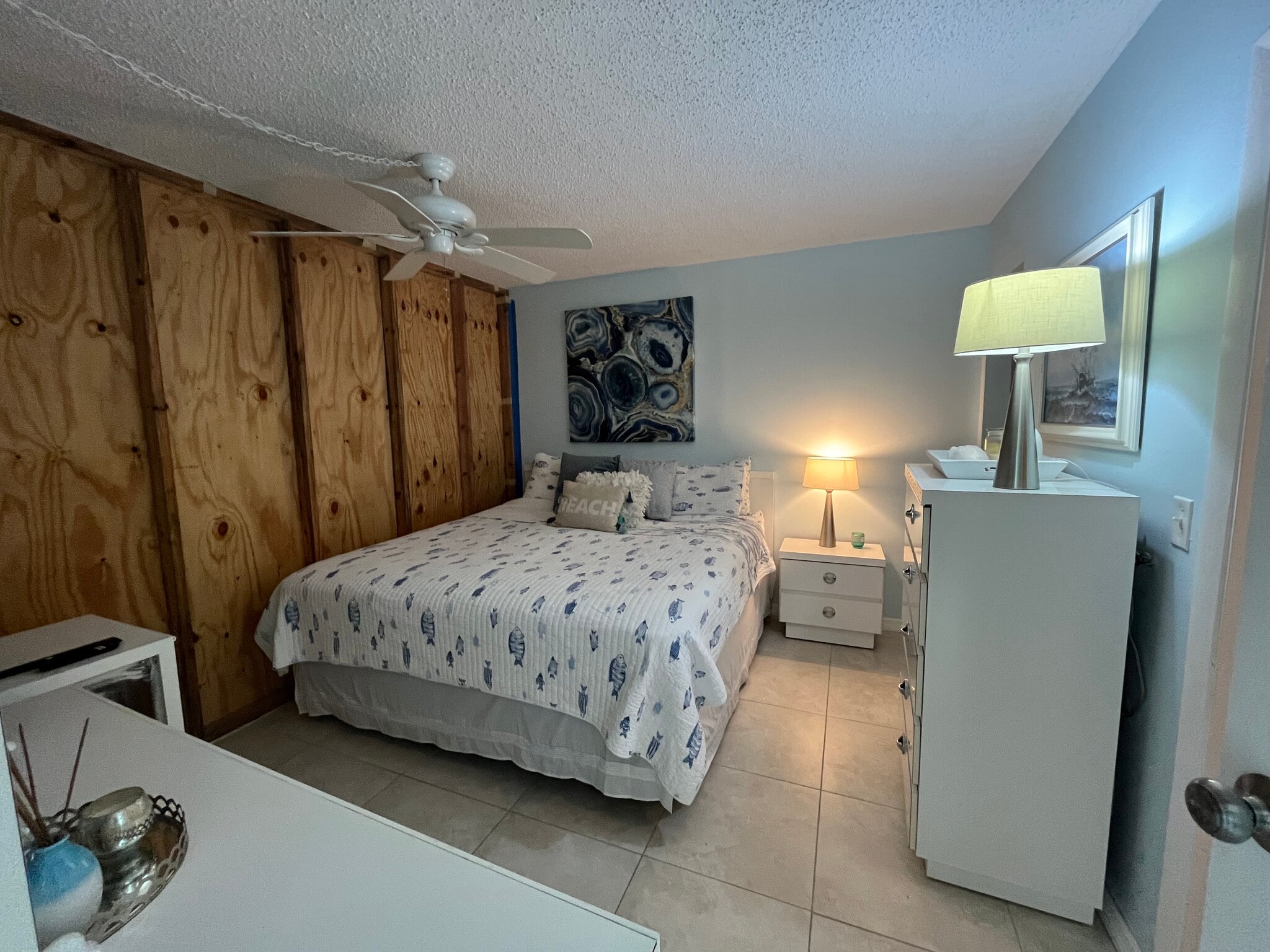Master bedroom - 10102 S Ocean Dr