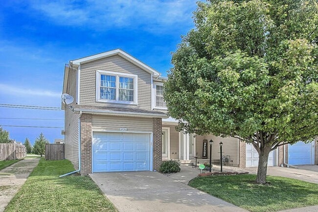 Primary Photo - 3 Bedroom 3.5 Bath Townhome - Available Au...