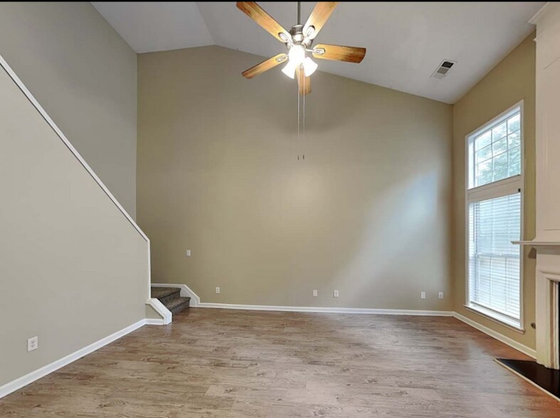 Building Photo - 2930 Cottesford Way SE