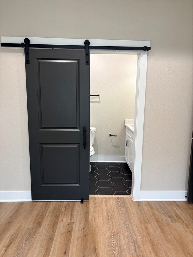 Building Photo - 2105 Esther Dr