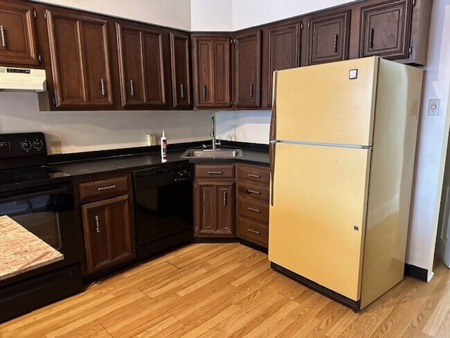 Building Photo - 204 Kelker St