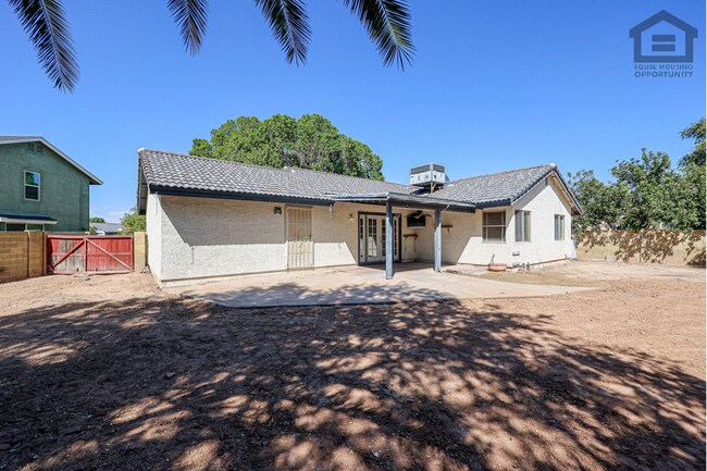 Building Photo - 5727 W Villa Maria Dr