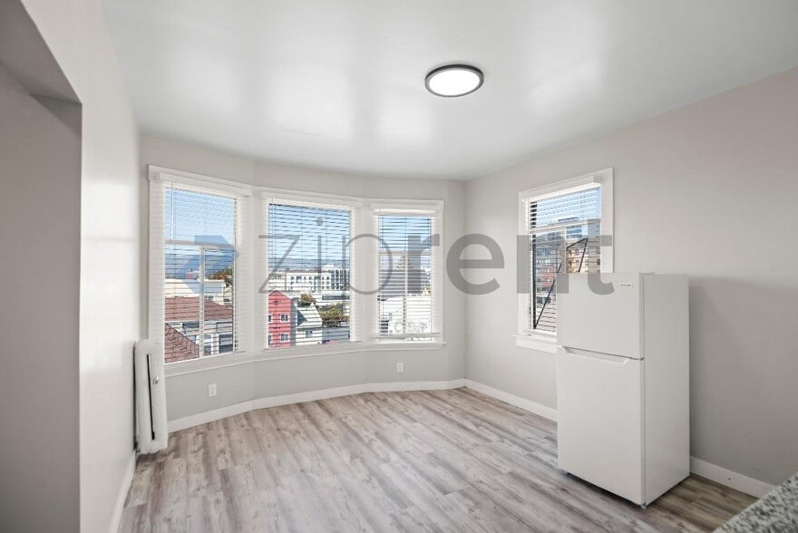 Building Photo - Unit 412