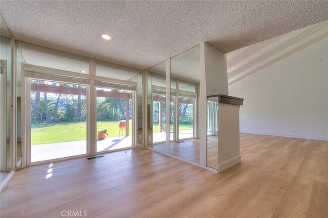 Building Photo - 16612 Park Ln Cir
