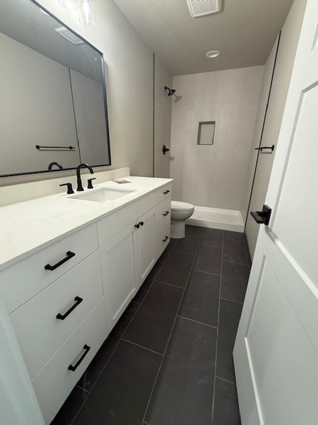 Building Photo - Beautiful brand new home in downtown Rosly...