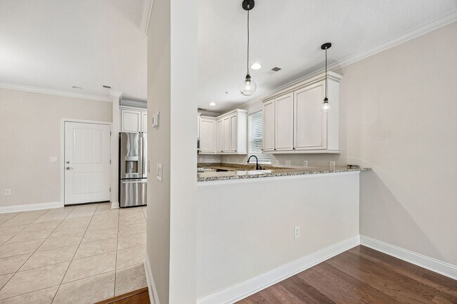 Building Photo - 3 bedroom 3.5 bath on island