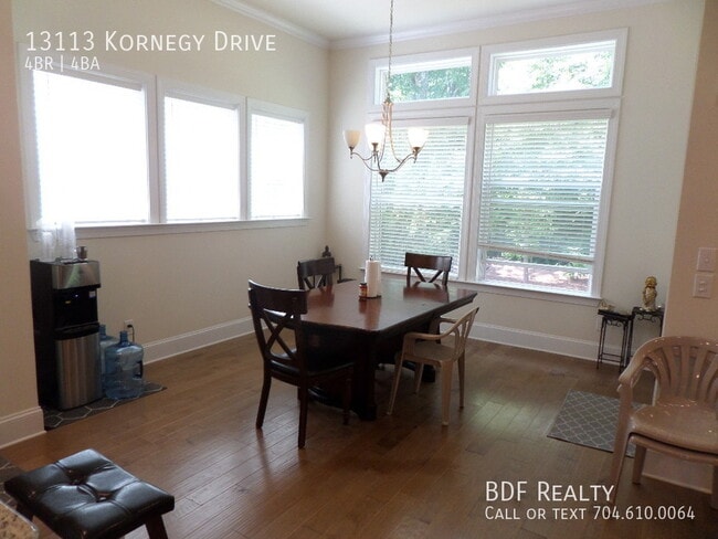Building Photo - 13113 Kornegy Dr
