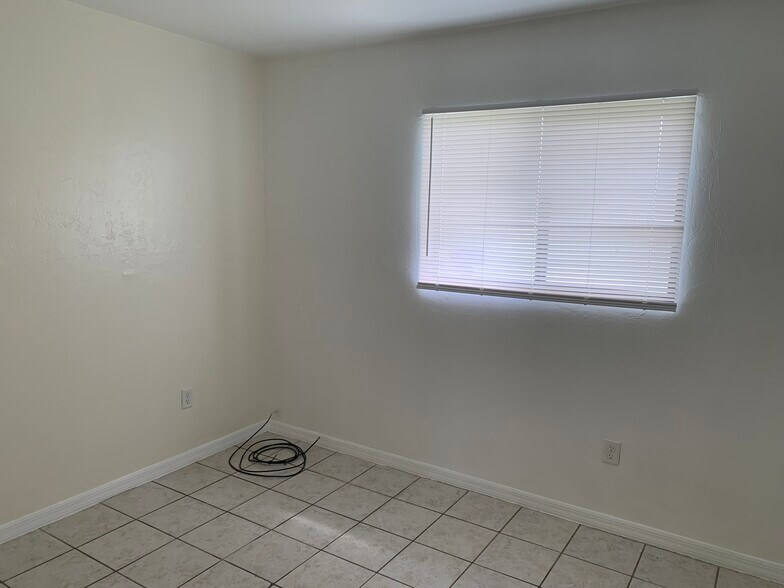 Building Photo - 7380 Albany Rd