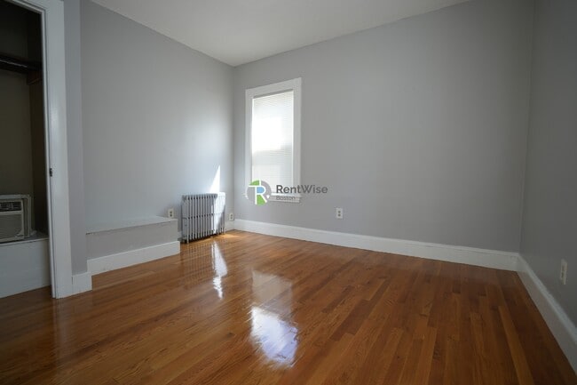 Building Photo - 129 Draper St