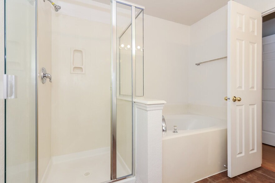 Building Photo - 13910 Maleewan Ln