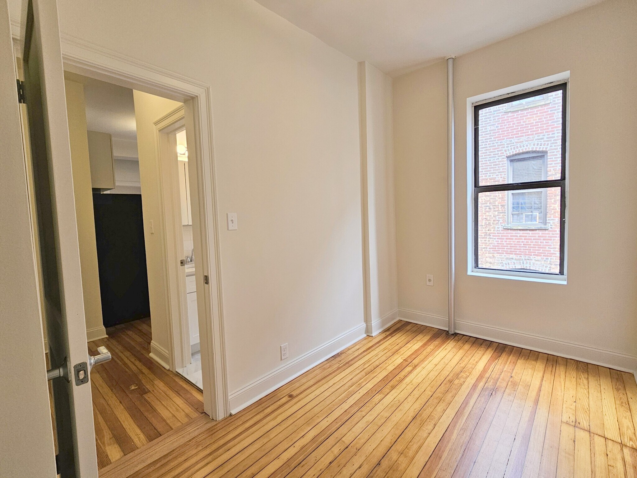 Building Photo - 652 W 163rd St