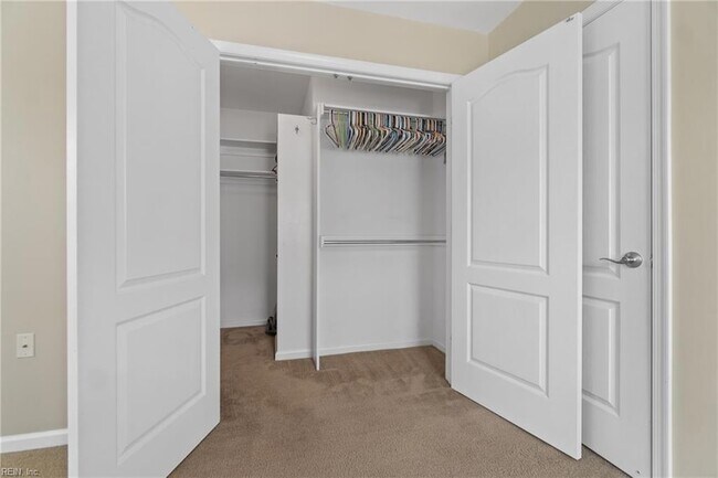Building Photo - 1526 Hambledon Loop