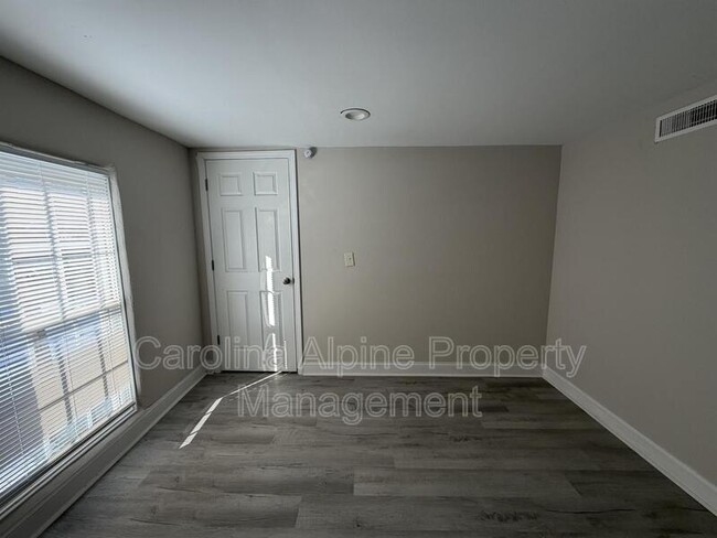 Building Photo - 1621 N Hamilton St