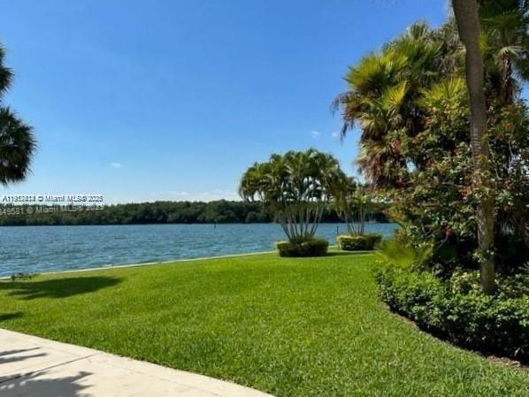 Building Photo - 500 Bayview Dr