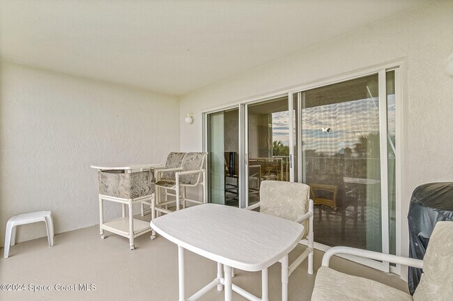 Building Photo - 8700 Ridgewood Ave