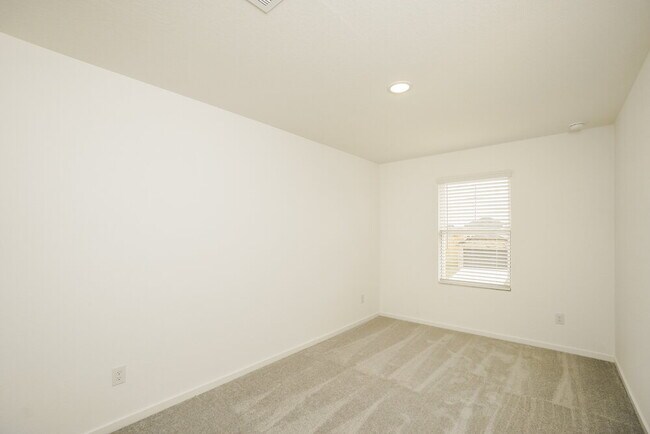 Building Photo - 548 Roquefort St