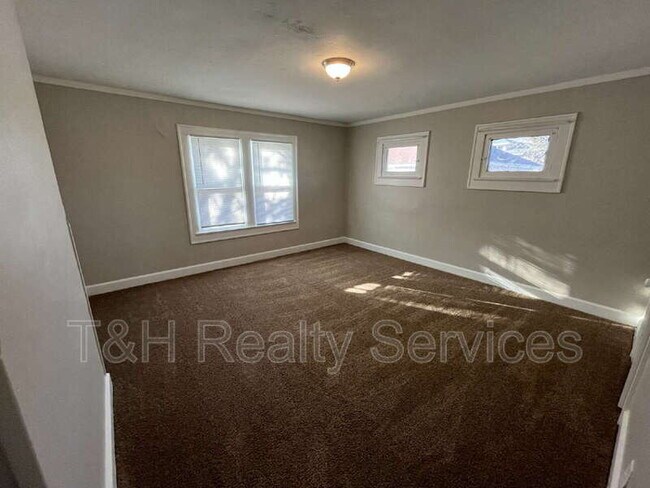 Building Photo - 23 S Spencer Ave