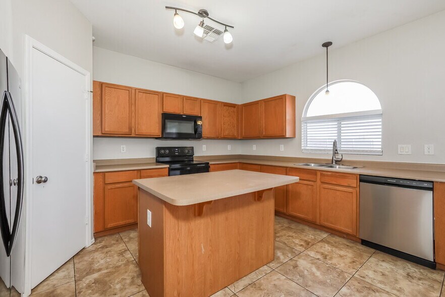 Building Photo - 4836 E Meadow Lark Way