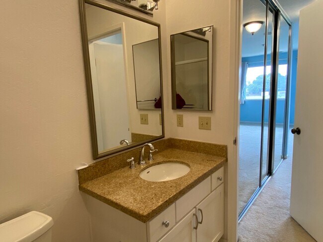 Building Photo - EPIC REA: Condo w/Parking & Community Pool close to BART & schools