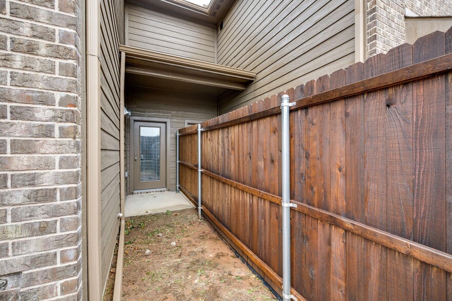 Building Photo - 4411 Samarth St