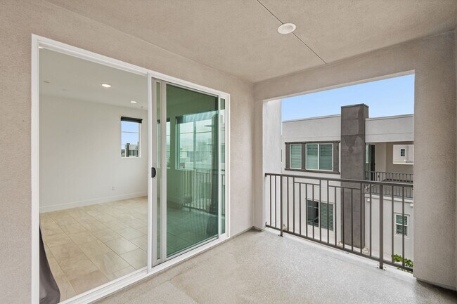 Building Photo - 3 Bedroom + Loft for Lease GREAT PARK LOCA...