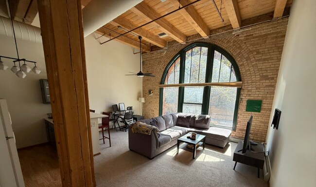 Primary Photo - 400 N 1st St