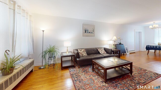 Building Photo - 638 Prospect St