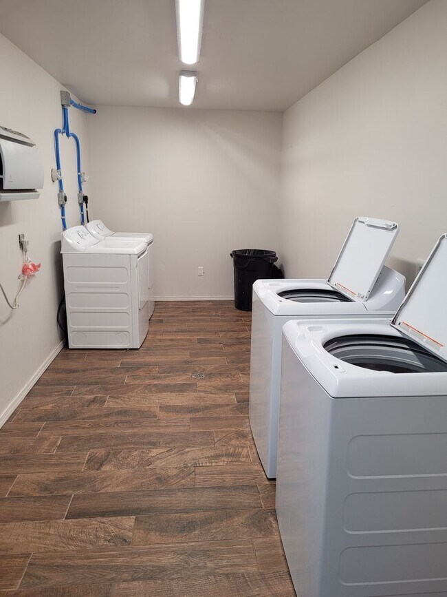 Building Photo - 37 W Thatcher St