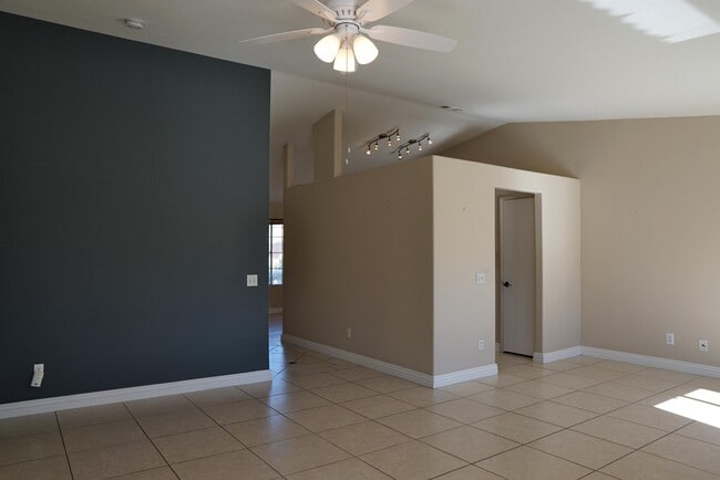 Building Photo - 82381 Grant Dr
