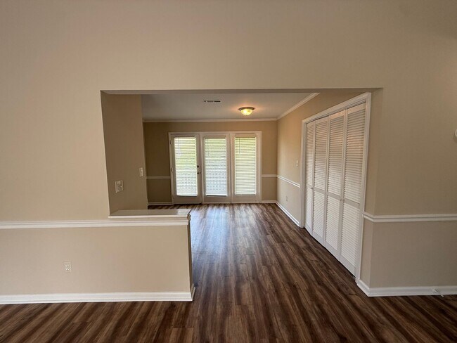Building Photo - 4720 Matt Dr